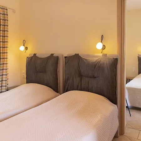 Apart-hotel Elenas